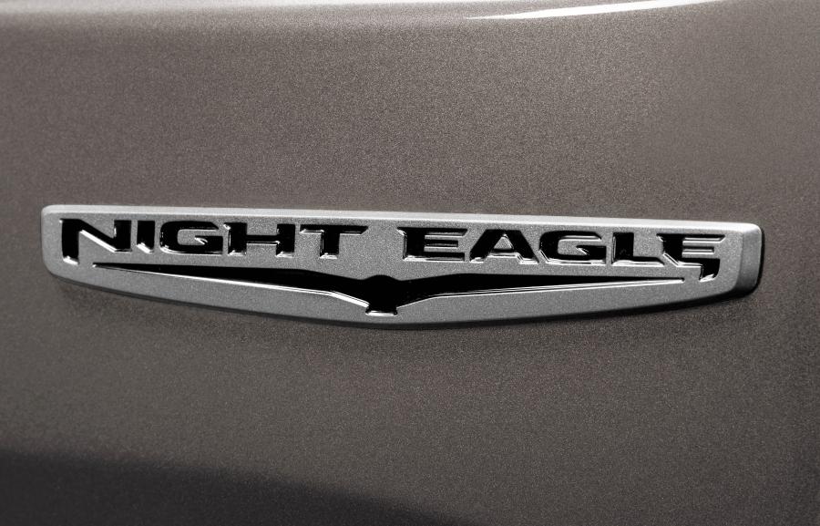 Логотип Jeep Renegade Night Eagle (BU) 2017 года  (LA) (фото 17 из 17)